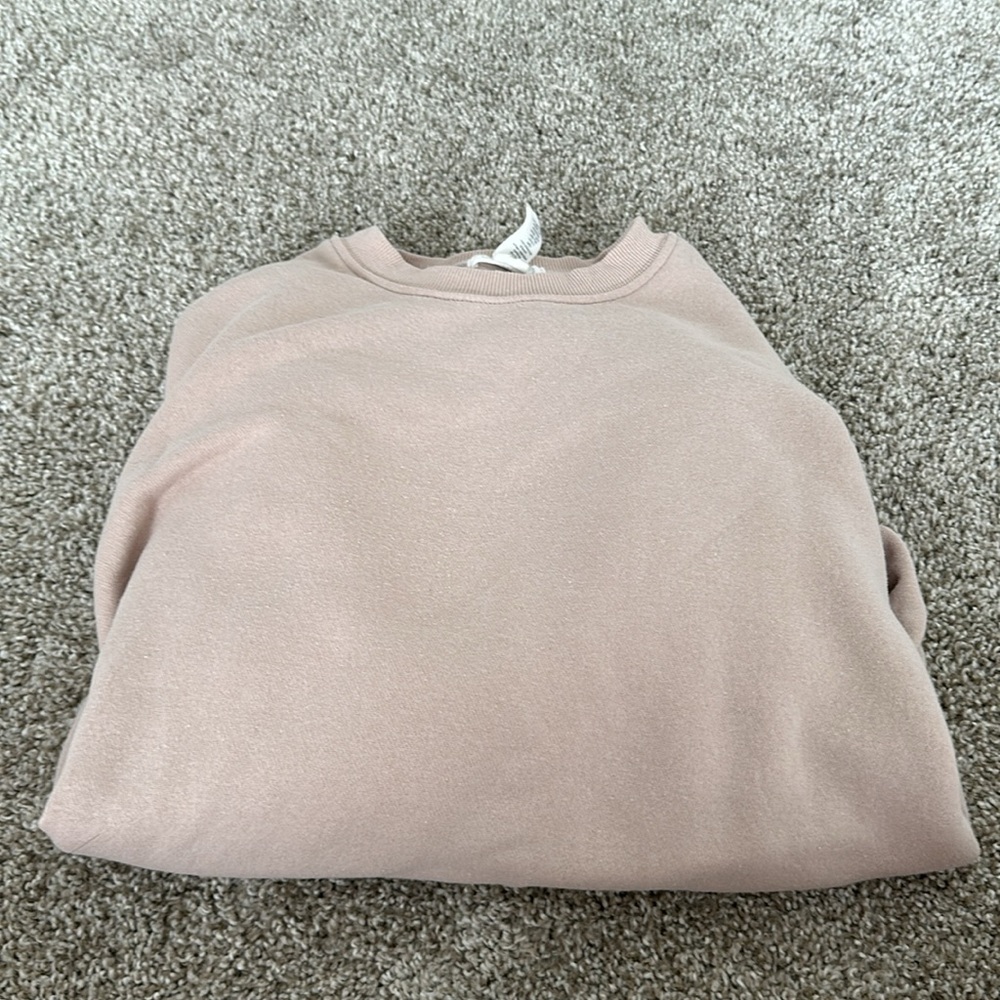 cream colored tilly’s crew neck